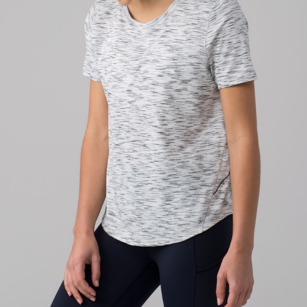 Lululemon gray “Long Distance” short sleeve tee